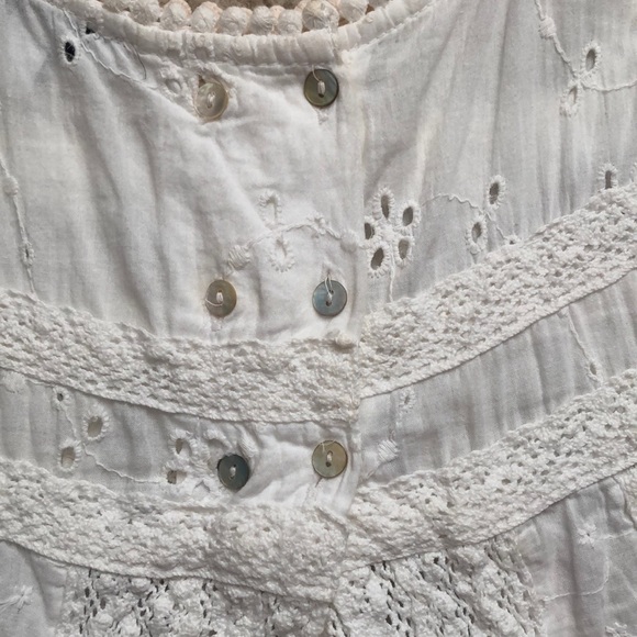 Ivory Eyelet Detailed Blouse - Picture 4 of 7
